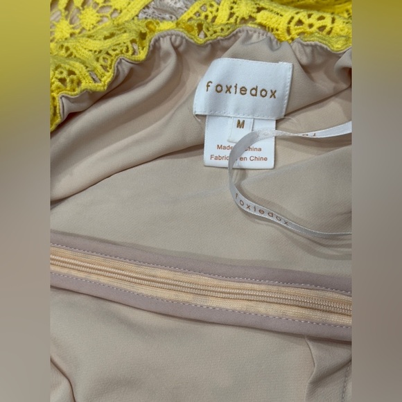 Foxiedox Charming Yellow Lace woman’s Dress 👗💛 - Picture 8 of 9